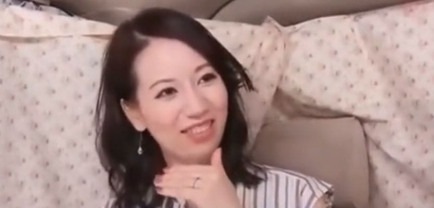 透明感あふれる美白人妻を日本橋でナンパ。ナマ性交で罪深いハメイキ