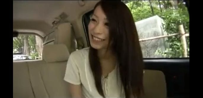 23歳人妻をナンパ。子供を迎えに行くはずが性欲に堕ち中出しされる