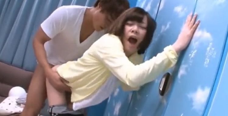 ママさんバレー帰りの人妻をMM号に連れ込みマンコにチンポアタック