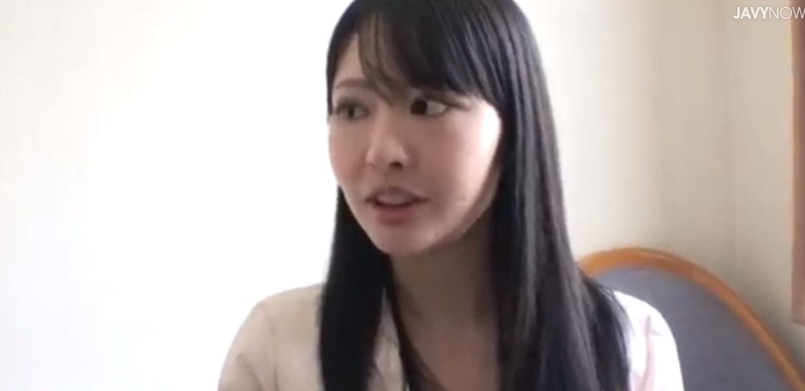 夫は塾講師のマジメ清楚妻をナンパ、押し倒して欲情させ無断で中出し