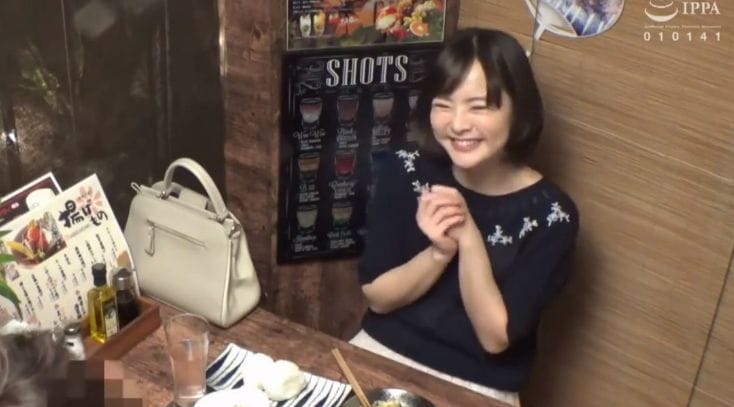 居酒屋でナンパした美人妻、貧乳の乳首をこね回されて完堕ち中出し