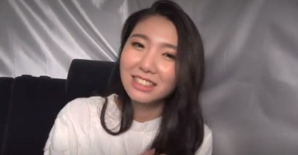 奥様なんすかコレ?ナンパした人妻は乳房揉んだだけでマン汁べっとり
