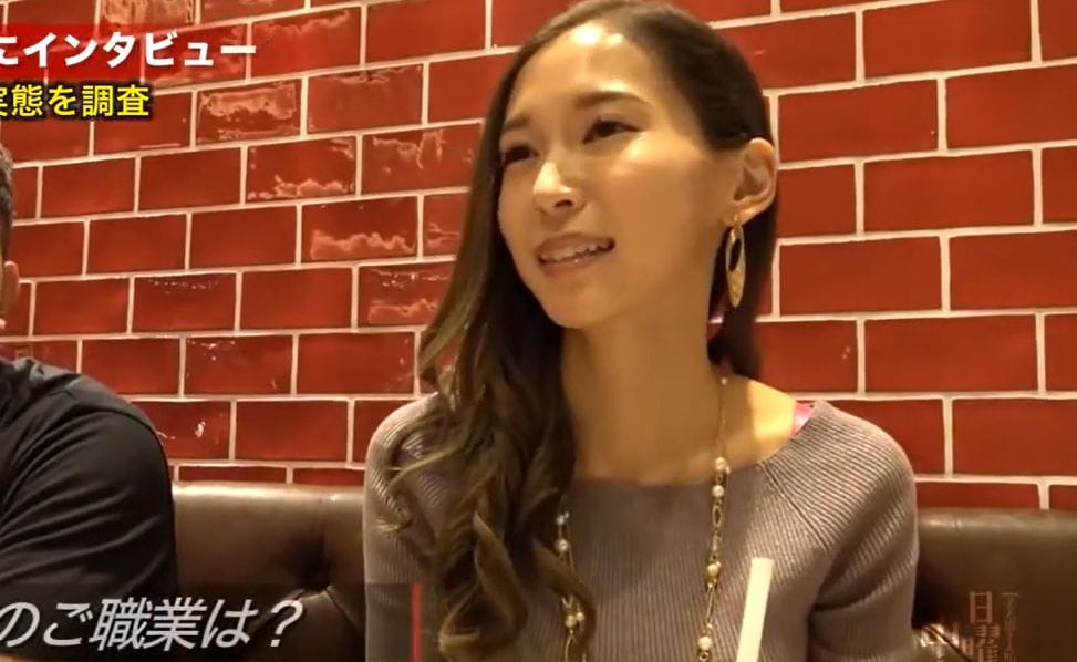 ナンパしたセレブな美人妻は首絞め突きでガクブルイキする魔性ドM妻
