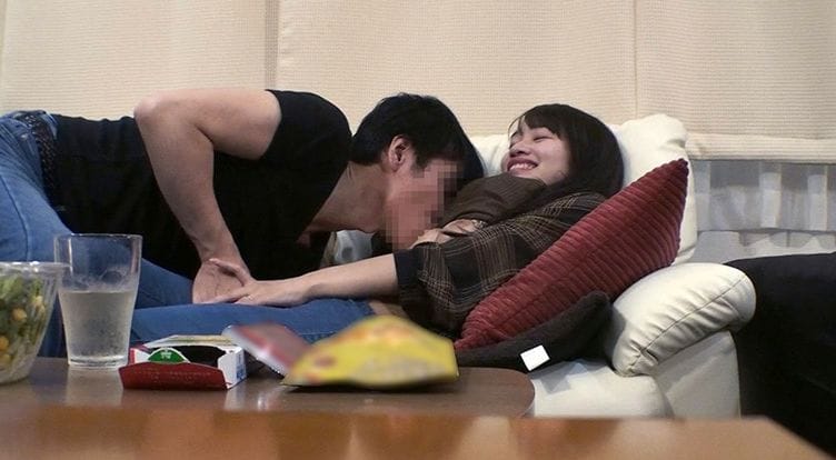 おひとり飲みの巨乳美人妻をナンパ、たまった性欲で押しに弱く中出し