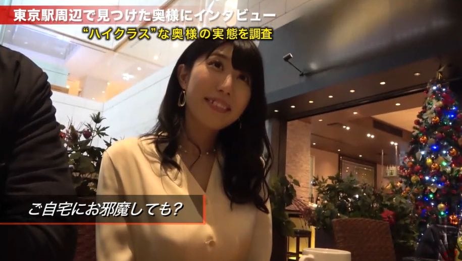 ナンパした元女子アナの爆乳美人妻が自ら腰を振り生で精子を搾り取り