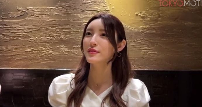 私としちゃう？巨乳の超美人妻がナンパ男を自宅に誘い着衣ズラシハメ