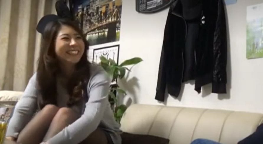 黒パンストを穿きこなすナイスバディな人妻をナンパ部屋で中出し盗撮