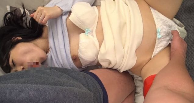 あぁ…うぅん、なんでもないの…人妻が賞金かけ固定バイブで夫に電話