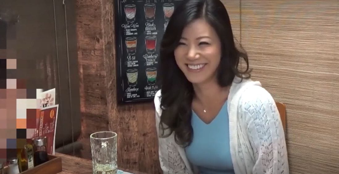 旦那とは仲悪いのｗ飲み屋で嘆く美熟女をナンパ部屋に連れ込み中出し