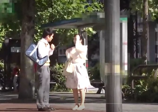 若いチンコ固い～♡性欲過多の人妻が〇校生を逆ナンして絶倫筆おろし