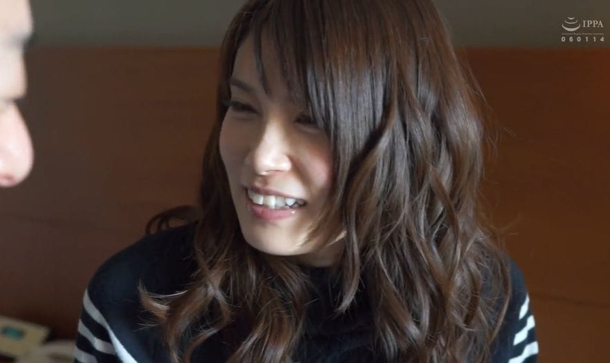 イッちゃうぅぅ！一見清楚で実は浮気盛りのヤリマン美人妻が狂乱イキ