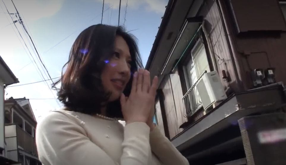 あぁぁ!ソコは凝ってないですぅぅ!美熟女がマンコバイブ責めで絶頂