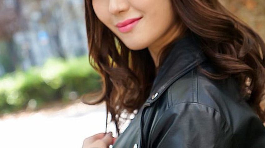 スラっと背の高い麻布の超美人妻が美脚をハレンチに広げられて中出し