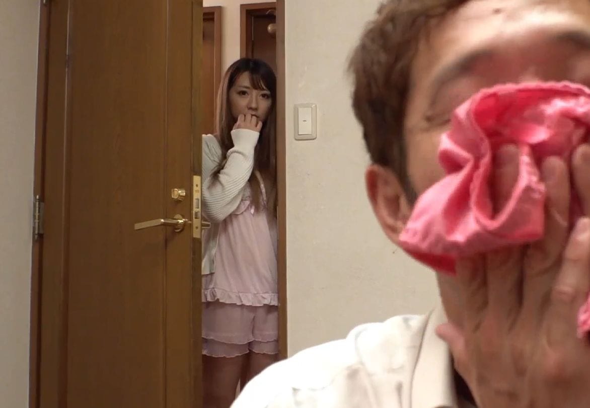 こんな私の下着で勃起しちゃうの？年下のパンフェチ男を誘惑する人妻