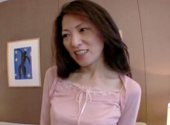 おしっこ噴いちゃうぅぅ！3年セックスレスの美人五十路妻が放尿イキ