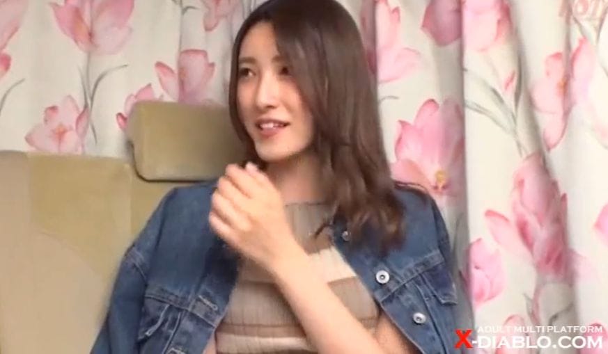 んぐっ…森沢かな、ナンパされた美魔女が電マで欲情しチンポを頬張る 