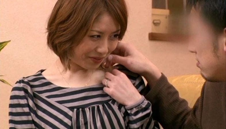 白昼、町内会の役員パパと不倫ハメして喘ぐ性欲ムラムラの幼稚園ママ