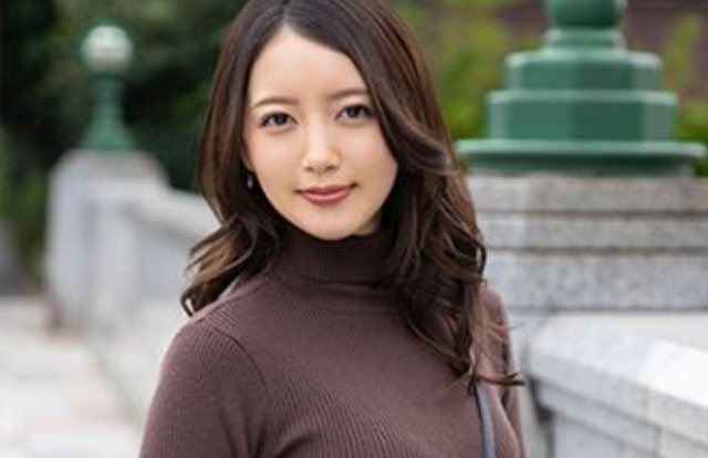イレて…開業医の妻で元モデルの超美人妻がカニ挟みでチンポを膣入れ