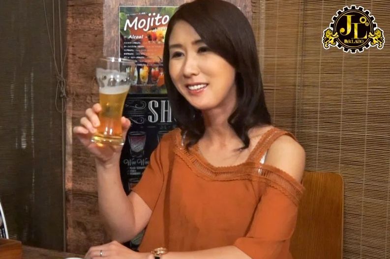 今夜は家を忘れさせて！欲求不満の四十路妻がナンパ男と性欲暴発性交